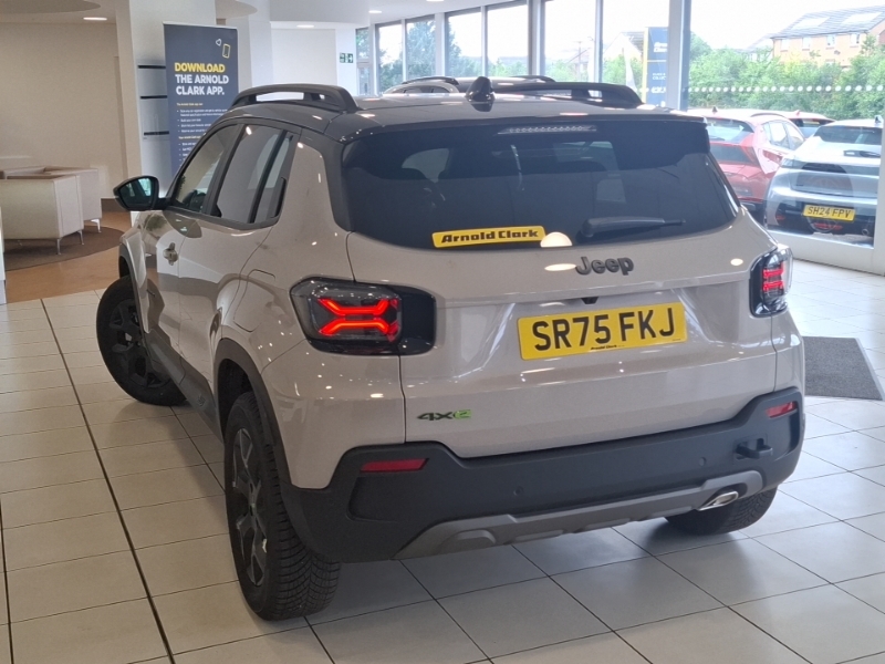 Jeep Avenger 1.2 E-awd E-hybrid Upland Dct Black #2