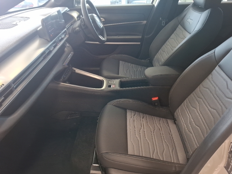 Jeep Avenger 1.2 E-awd E-hybrid Upland Dct Black #5
