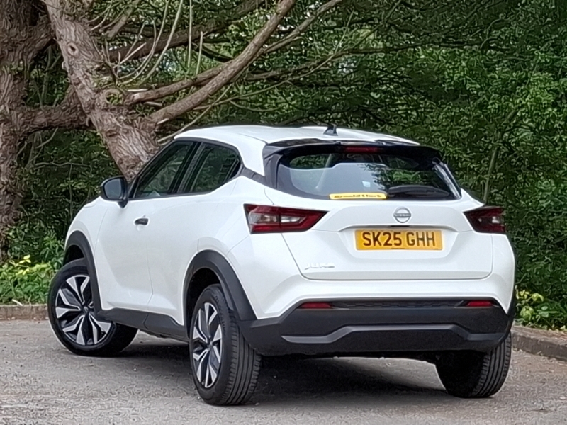 Nissan Juke 1.0 Dig-t Acenta Premium White #2