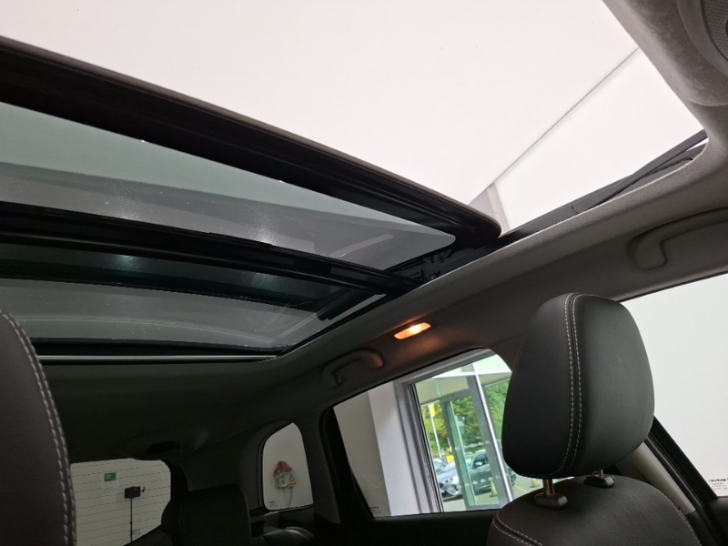 Suzuki Vitara Hatchback White #17