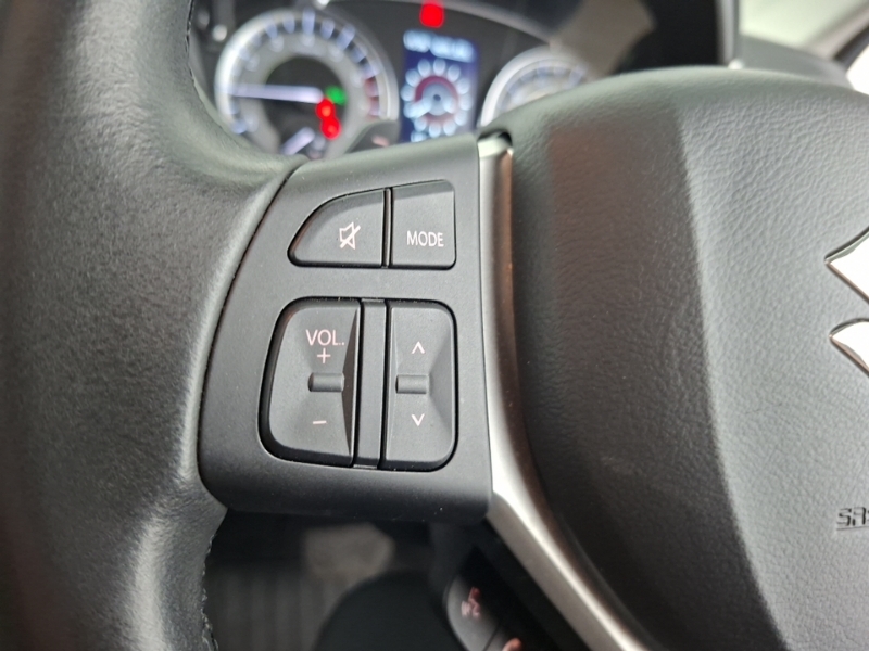 Suzuki Vitara Hatchback White #12