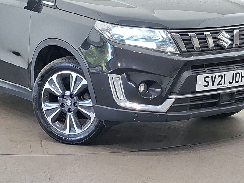 Suzuki Vitara Hatchback White #20