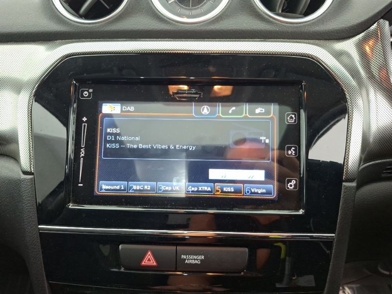 Suzuki Vitara Hatchback White #11