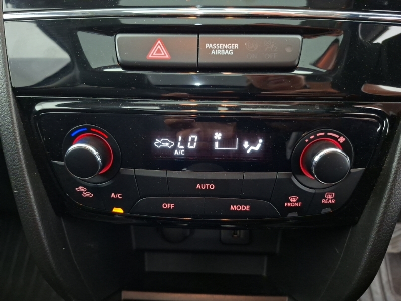 Suzuki Vitara Hatchback White #16