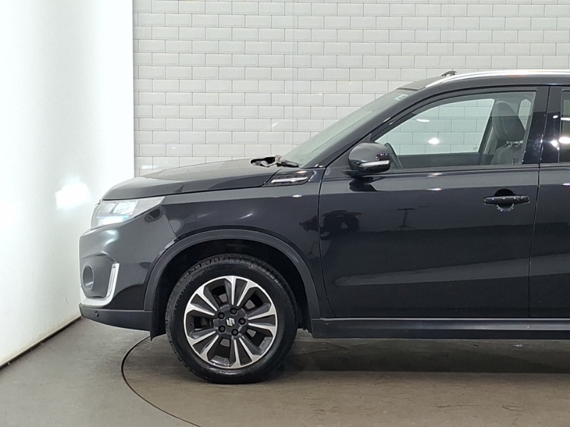 Suzuki Vitara Hatchback White #19