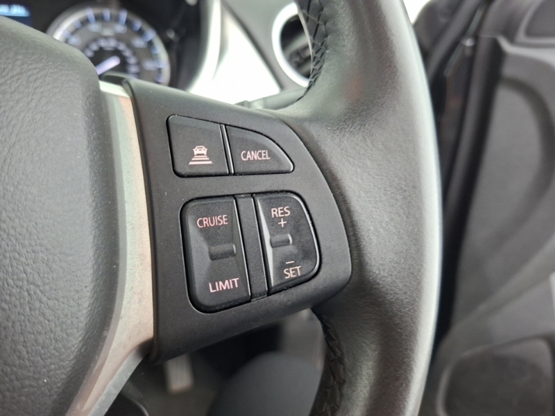 Suzuki Vitara Hatchback White #13