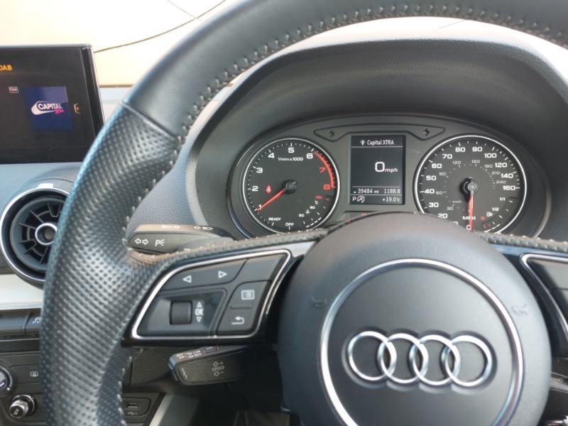 Audi Q2 30 Tdi Technik Black #12