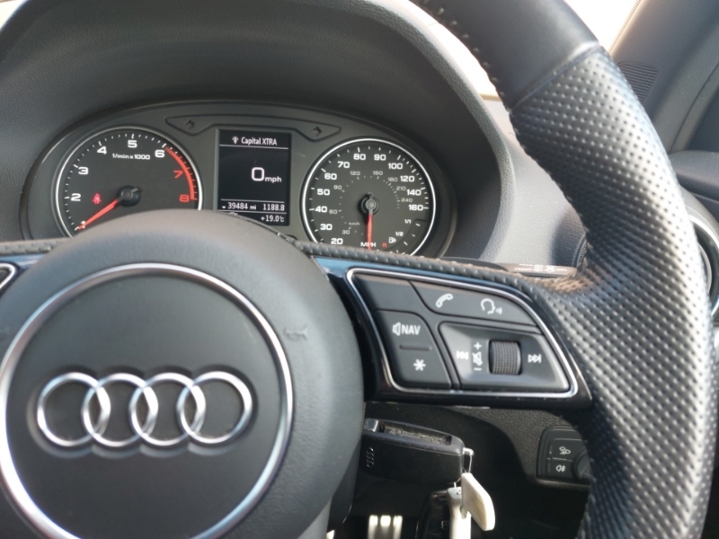 Audi Q2 30 Tdi Technik Black #13