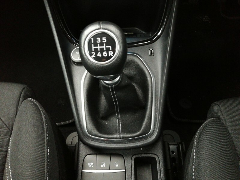 Ford Puma St-line White #17