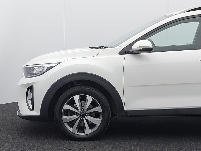 Kia Stonic Maxx White #19