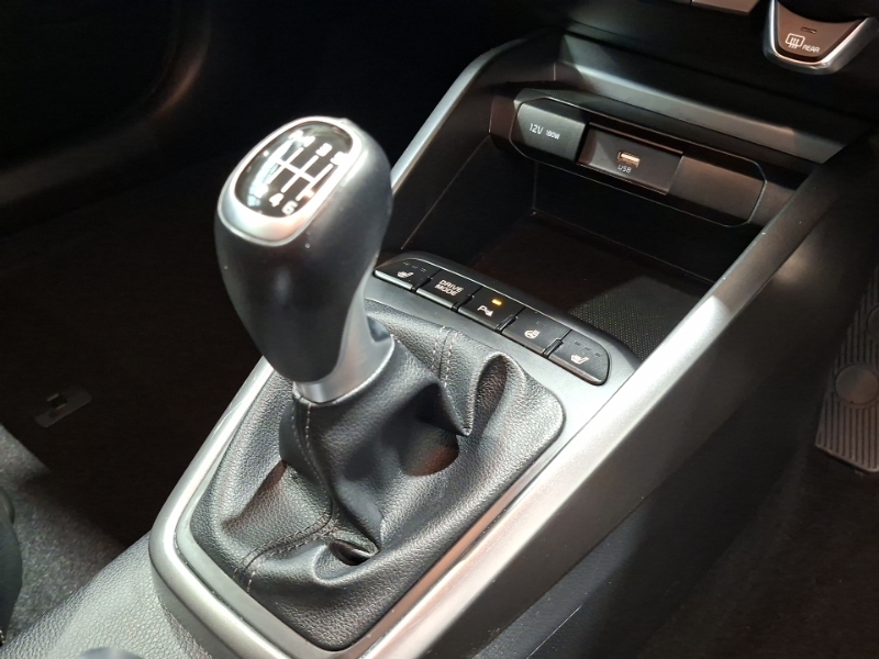 Kia Stonic 2 White #16