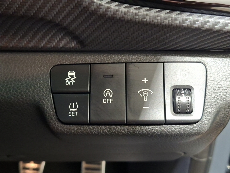 Kia Stonic 2 White #17