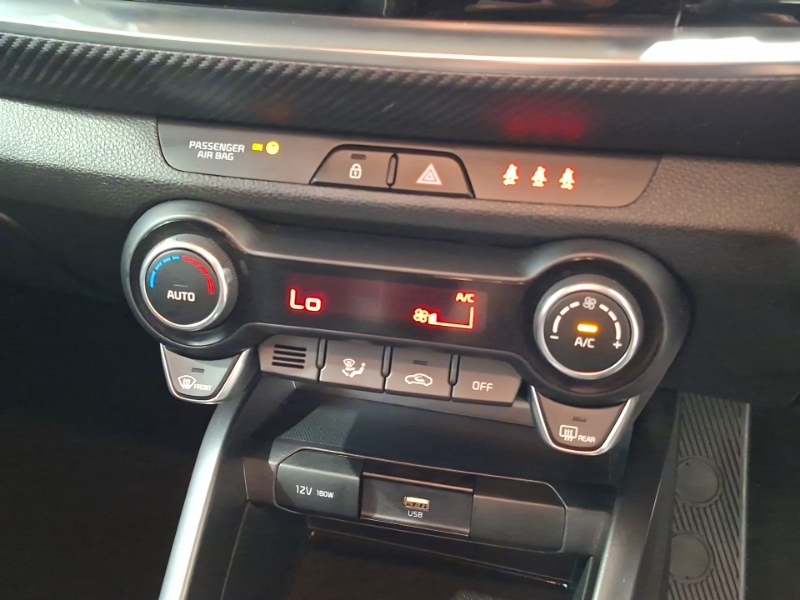 Kia Stonic 2 White #15