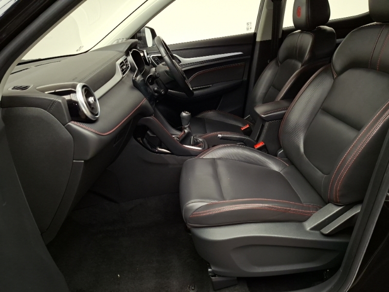 MG ZS 1.5 Vti-tech Exclusive Black #5