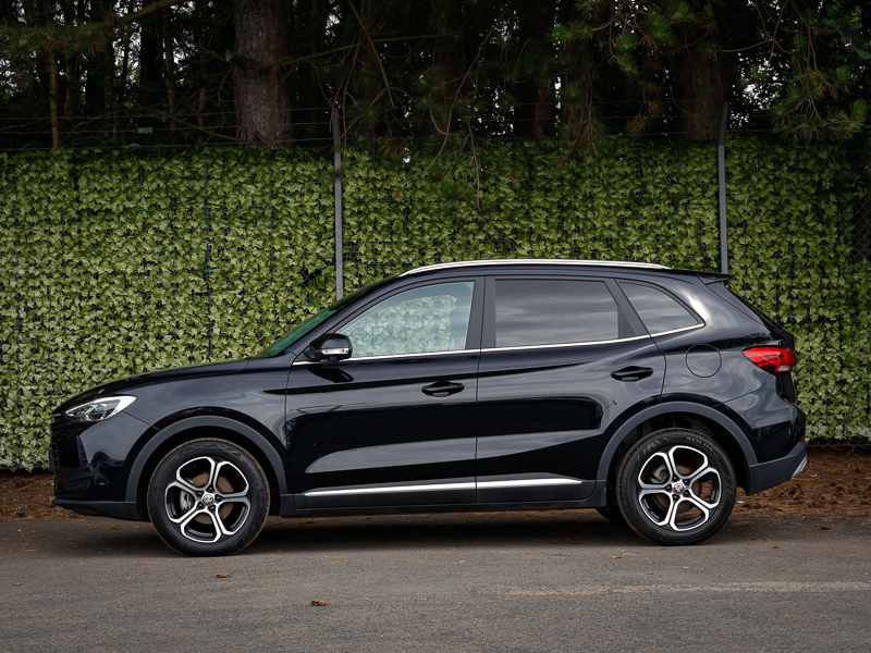 MG ZS 1.5 Se Black #4
