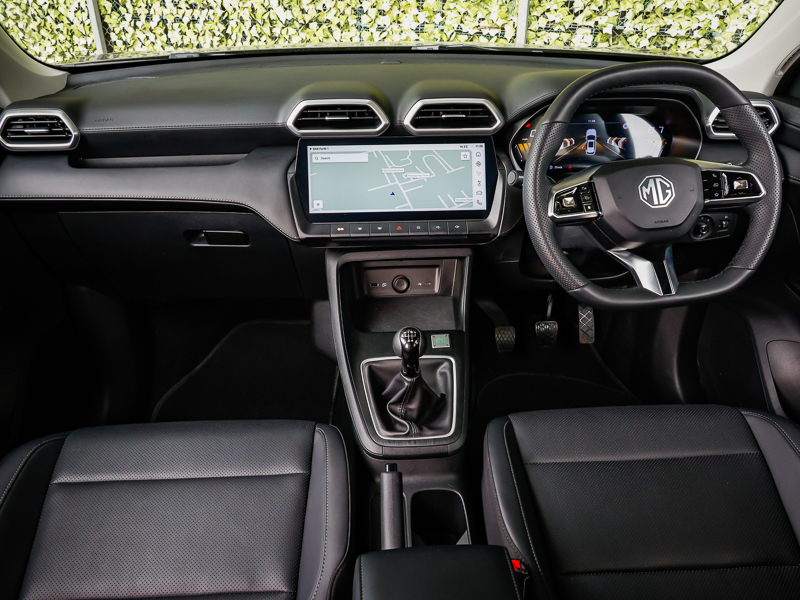 MG ZS 1.5 Se Black #5