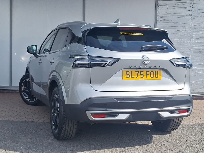 Nissan Qashqai 1.3 Dig-t Mh 158 N-connecta Xtronic Silver #2