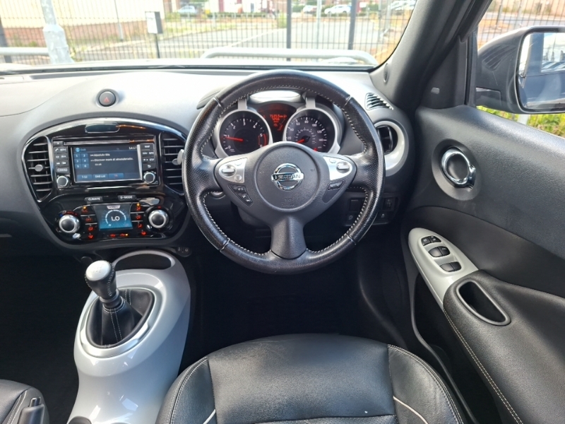 Nissan Juke Tekna Dig-t Red #8