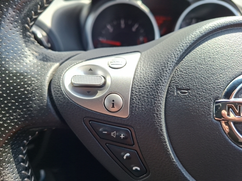 Nissan Juke Tekna Dig-t Red #12