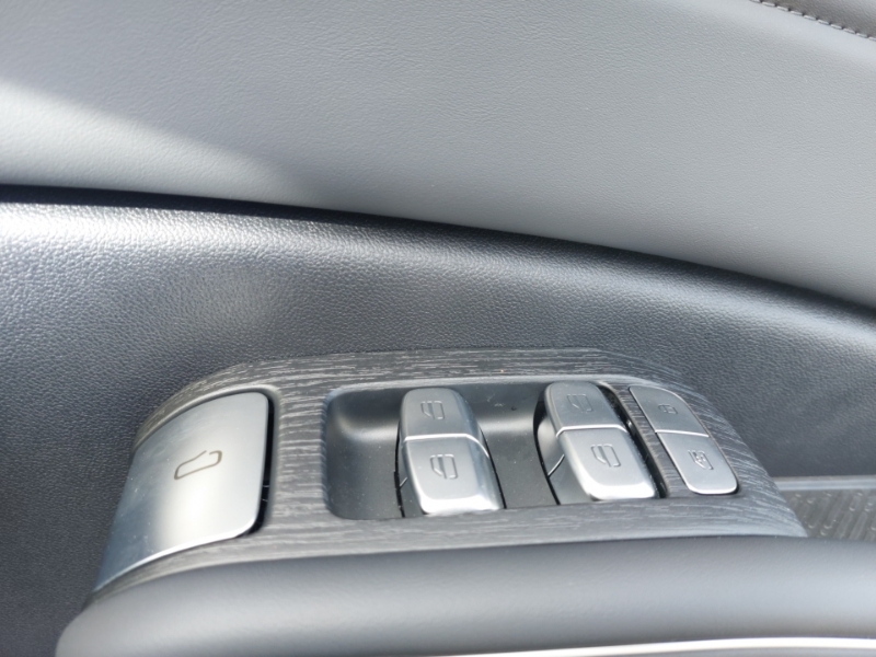 Omoda 7 Noble White #14