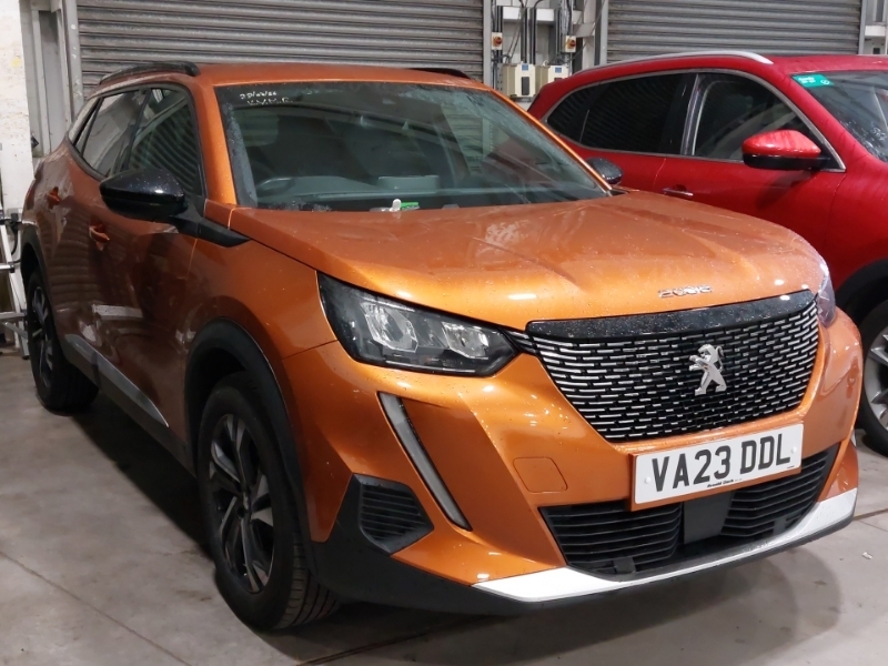 Peugeot 2008 1.2 Puretech Allure Premium Orange