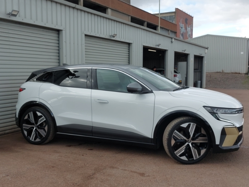 Renault Megane E-Tech Iconic Black #7