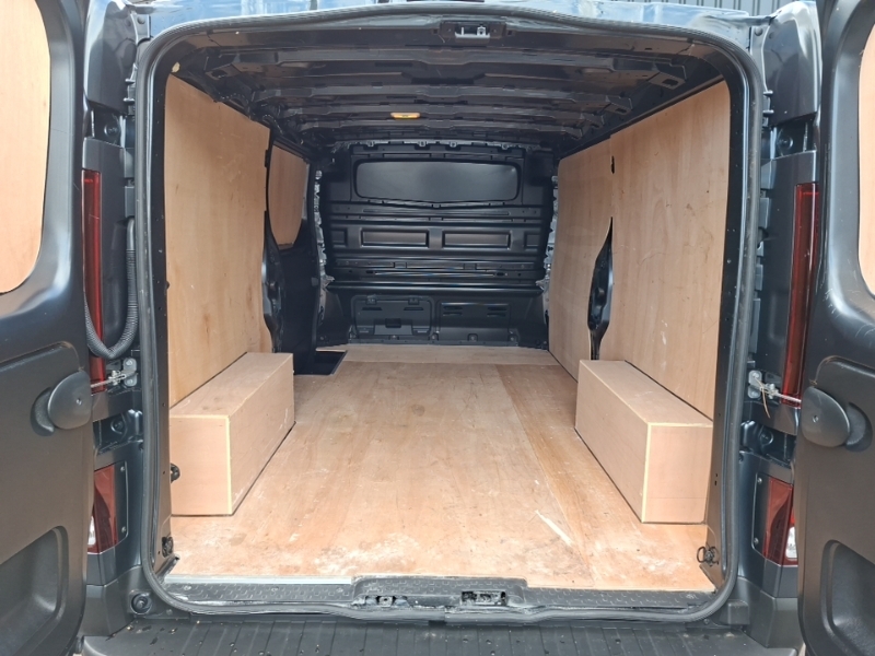 Renault Trafic Advance White #18