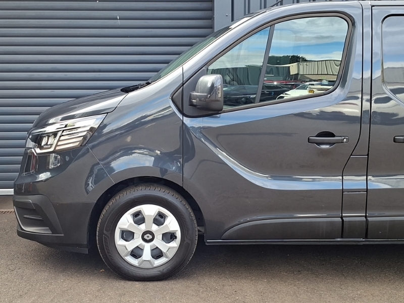 Renault Trafic Advance White #19
