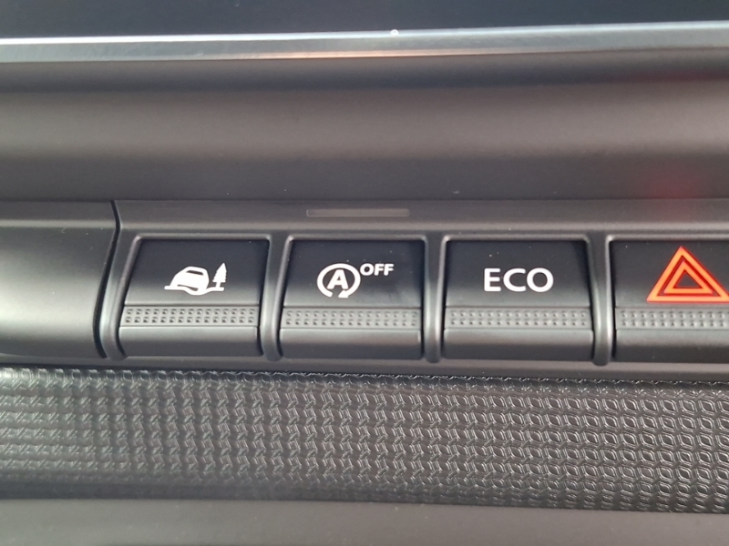 Renault Trafic Advance White #17