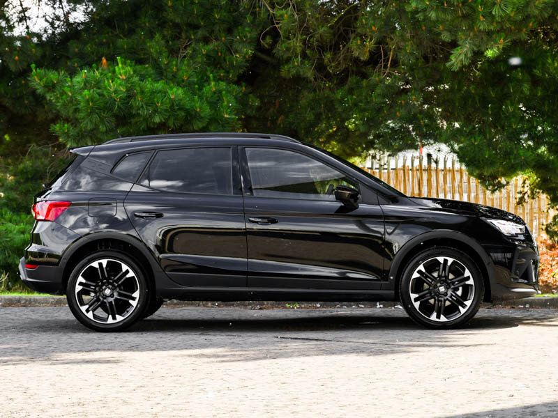 Seat Arona 1.0 Tsi 115 Fr Sport Dsg Black #4