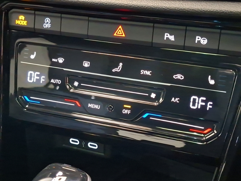 Volkswagen T-Roc Black Edition Black #16