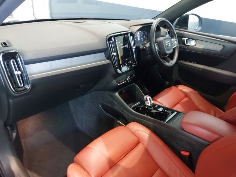 Volvo XC40 1.5 T3 163 Inscription Pro Geartronic Black #5