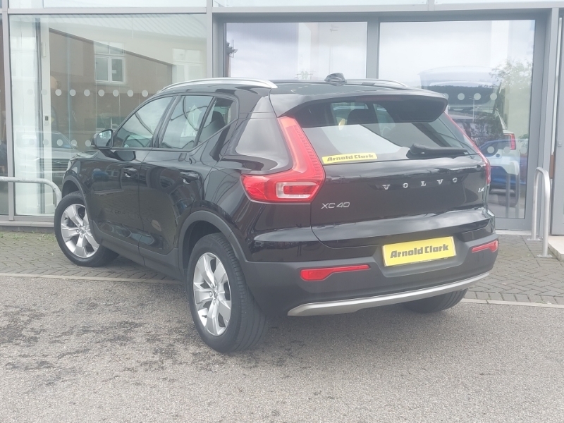 Volvo XC40 2.0 B4p Momentum Black #2