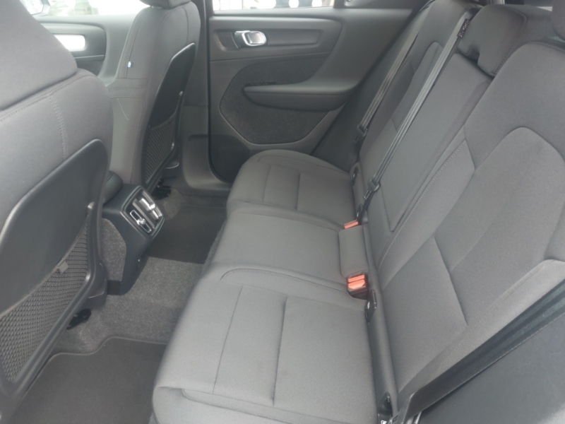 Volvo XC40 2.0 B4p Momentum Black #6