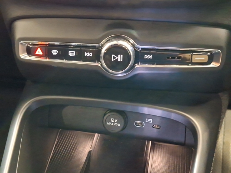 Volvo XC40 Core Silver #16
