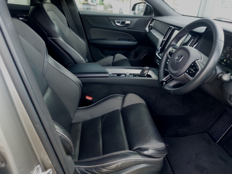 Volvo V60 2.0 B4p R Design Grey #5