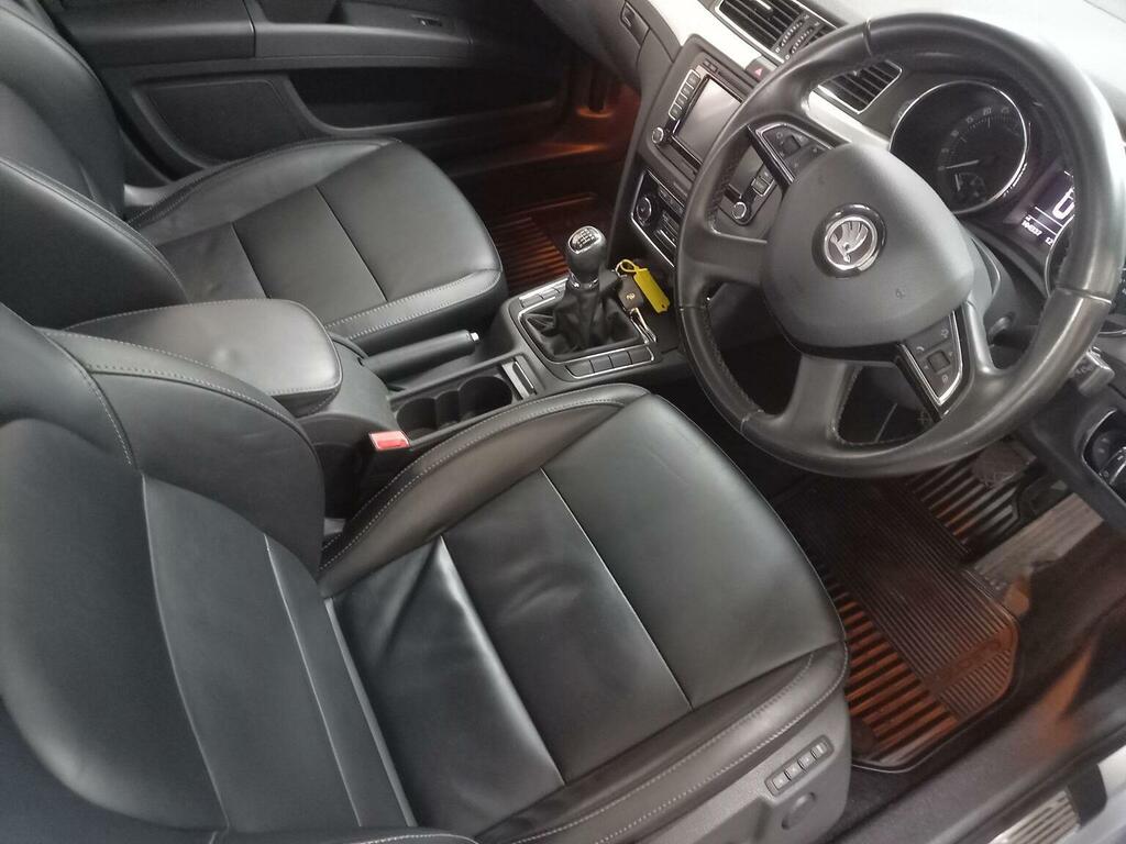 Skoda Superb Se Tdi Cr Dsg White #13