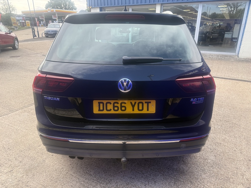 Volkswagen Tiguan Tsi Bluemotion Tech Sel Black #5