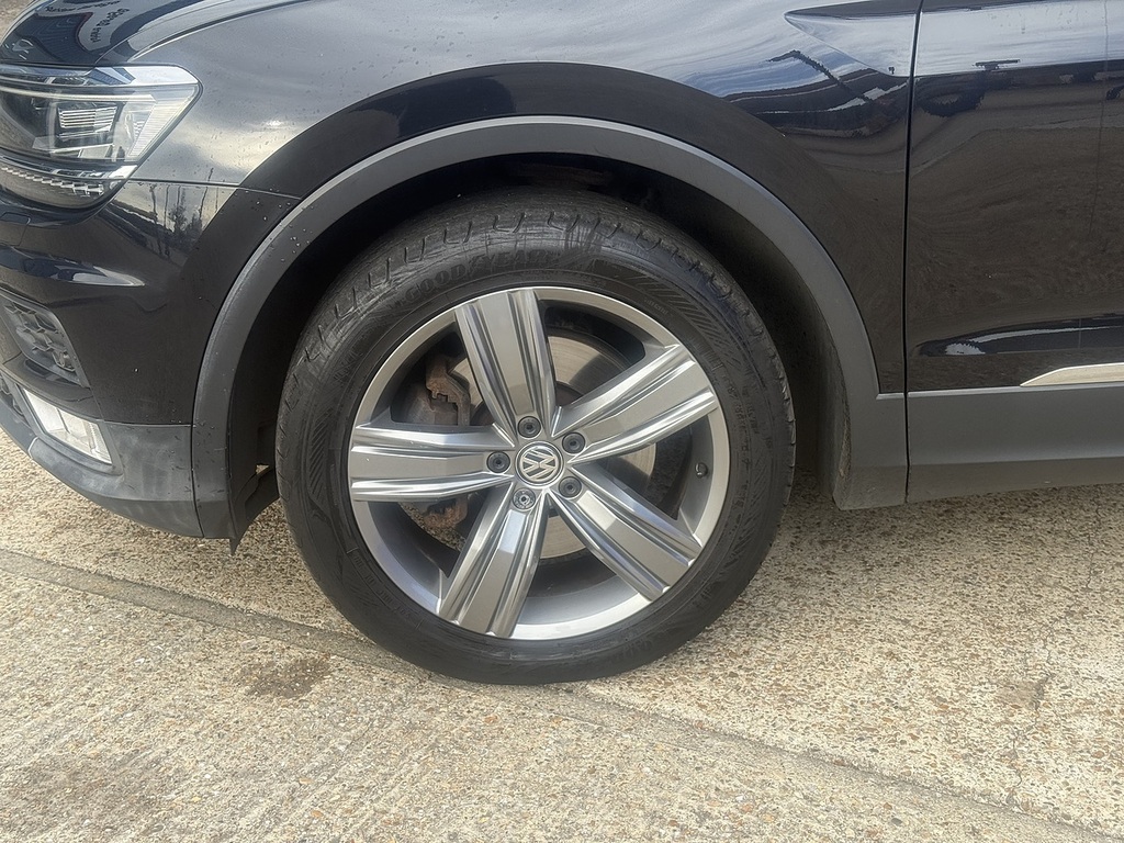 Volkswagen Tiguan Tsi Bluemotion Tech Sel Black #3