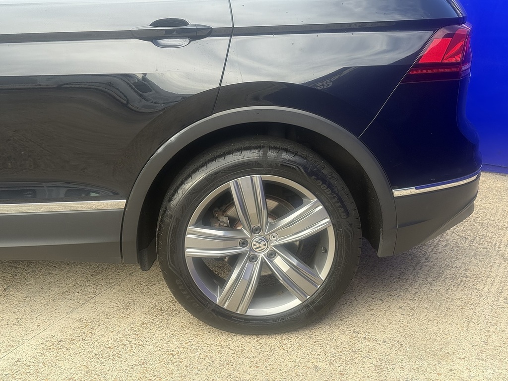 Volkswagen Tiguan Tsi Bluemotion Tech Sel Black #4
