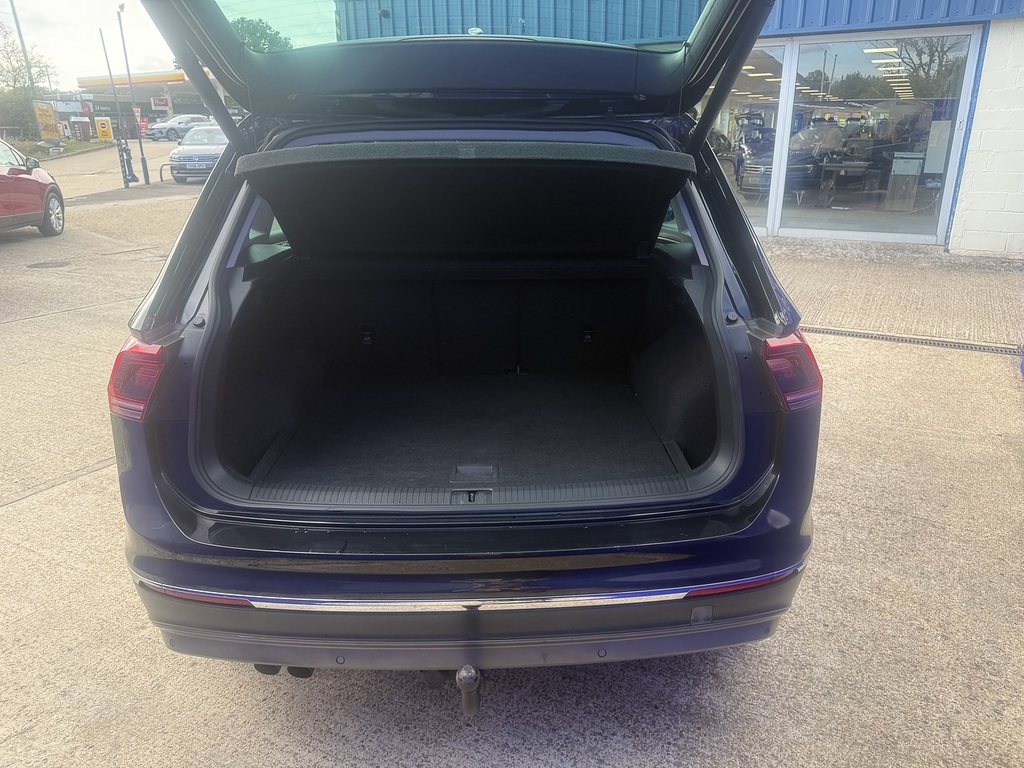 Volkswagen Tiguan Tsi Bluemotion Tech Sel Black #6