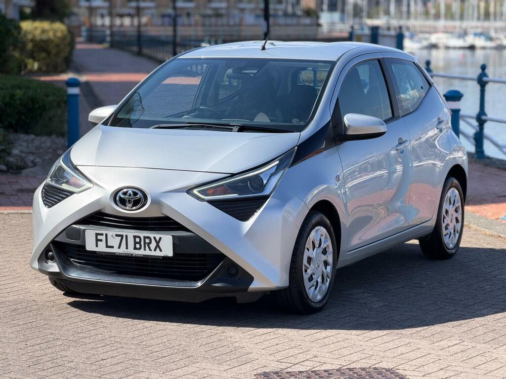 Toyota Aygo 1.0 Vvt-i X-play Euro 6 Ss FL71BRX Silver #2