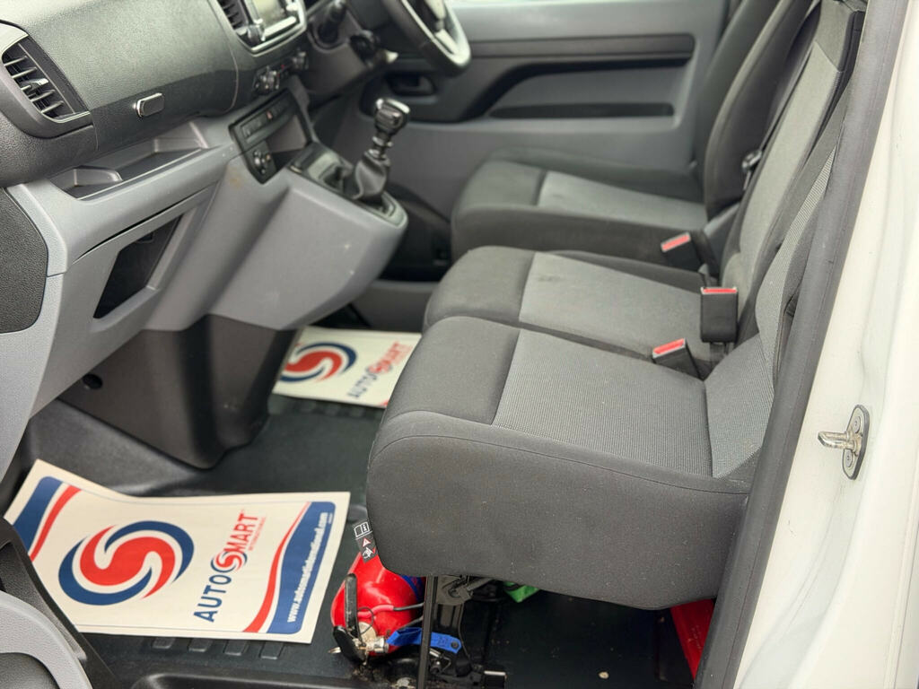 Vauxhall Vivaro Mpv Grey #26