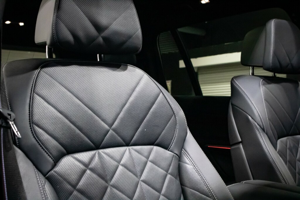BMW X7 Black #25