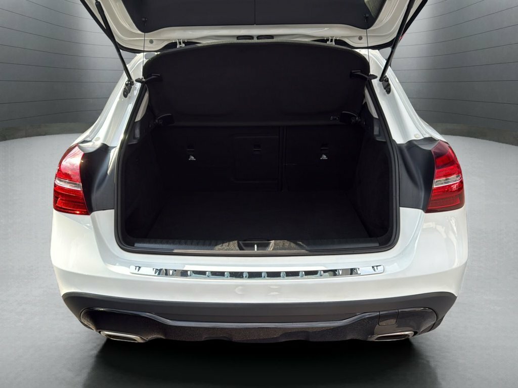 Mercedes-Benz GLA Class 1.6L Urban Edition SP19FHR White #5
