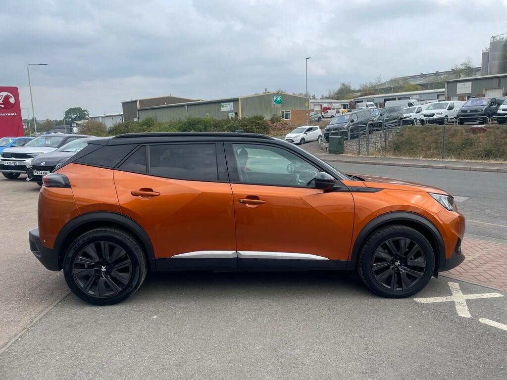 Peugeot e-2008 Gt 50Kwh 136Ps Orange #4