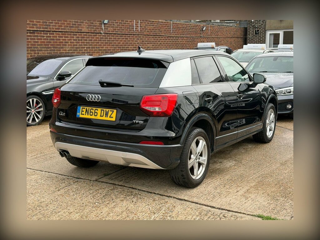 Audi Q2 White #9
