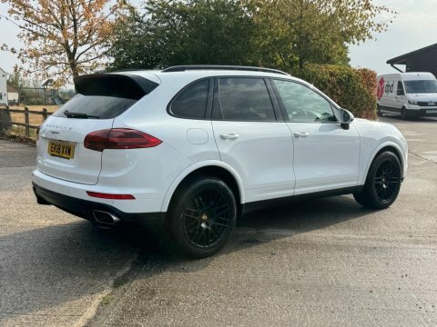 Porsche Cayenne 3.0 Td V6 EK18XVW White #5