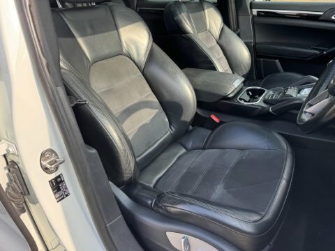 Porsche Cayenne 3.0 Td V6 EK18XVW White #2