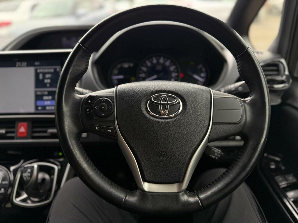 Toyota Voxy Hatchback Black #34